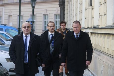 Soud s Janou Neasovou a trojici zpravodajc v kauze zneuit Vojenskho...