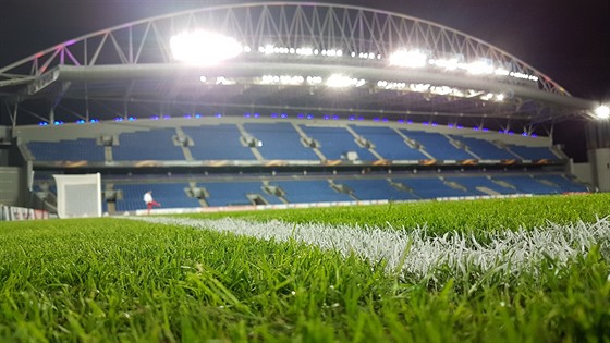 Stadion v izraelském mst Netanja, kde se fotbalisté Slavie ve tvrtek utkají...