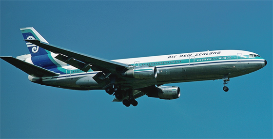 Letoun DC-10 spolenosti Air New Zealand imatrikulace ZK-NZP, ve kterém po...