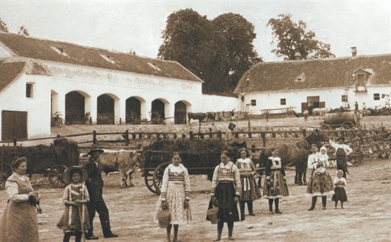 Penkův statek v Hluku na archivních fotografiích.