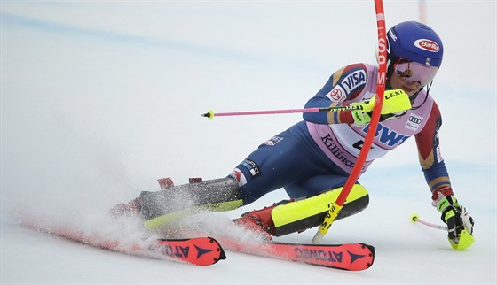 Mikaela Shiffrinová bhem slalomu v Killingtonu