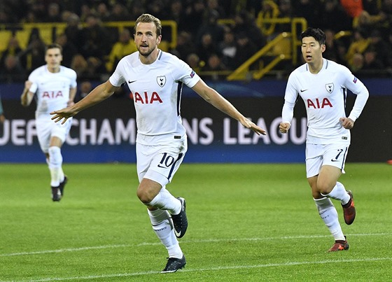 Harry Kane z Tottenhamu slaví vyrovnávací branku na hiti Dortmundu.