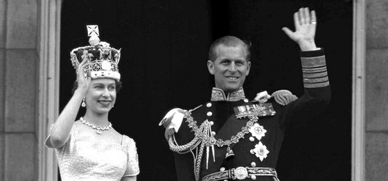 Královna Albta II. a její manel princ Philip v den korunovace (2. ervna...