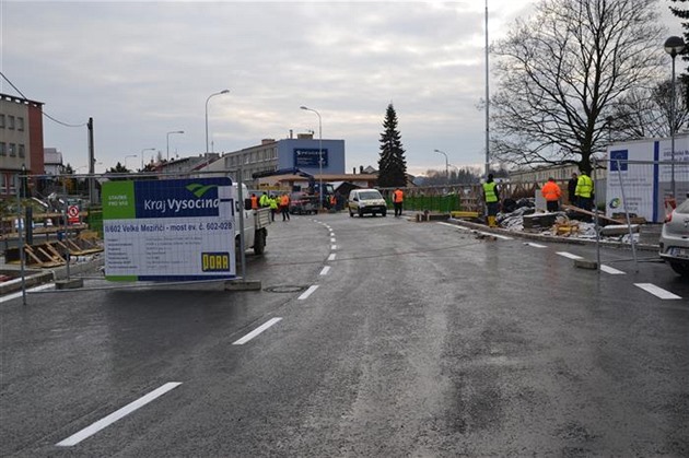 Rekonstrukce mostu na silnici II/602 ve Velkém Mezi�í�í u po�ty