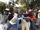 Obyvatelé Harare oslavují zprávy o Mugabeho rezignaci (21. listopadu 2017)