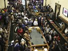 Zimbabwský parlament jedná o odvolání Roberta Mugabeho z funkce prezidenta (21....