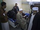 Zranní po útoku v Bir Al-Abdu byli pevezeni do nemocnice ve mst Ismá'ílíja...