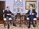 Prezident R Milo Zeman (vpravo) se 22. listopadu setkal v Gorkách u Moskvy s...