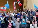 Píznivci Harírího v Bejrútu oslavují jeho staení rezignace (22. listopadu...