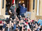 Píznivci Harírího v Bejrútu oslavují jeho staení rezignace (22. listopadu...
