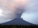 Na Bali hrozí erupce sopky Agung. Úady evakuovaly desetitisíce lidí (27....