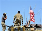 Amerití vojáci v Sýrii pomáhají s výcvikem Kurd.