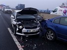Hromadn� nehoda deseti aut uzav�ela d�lnici D6 u Sokolova.