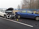 Hromadn� nehoda deseti aut uzav�ela d�lnici D6 u Sokolova.