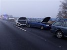 Hromadn� nehoda deseti aut uzav�ela d�lnici D6 u Sokolova.