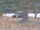 Snímek z kamerového záznamu, který zachycuje úprk severokorejského vojáka do...