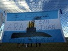 Píbuzní len posádky argentinské ponorky zatím marn ekají na zprávu o jejím...