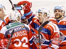 Pardubití hokejisté slaví gól Rostislava Marosze na 1:0 v pedchozím utkání s...