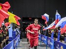 Ruský reprezentant Andrej Zubkov nastupuje do zápasu s Belgií.