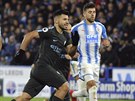 Sergio Agüero z Manchesteru City slaví svj gól proti Huddersfieldu.