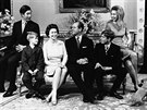 Princ Charles, princ Edward, královna Albta II., princ Philip, princ Andrew a...