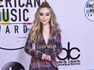 Sabrina Carpenterová na American Music Awards (Los Angeles, 19. listopadu 2017)