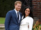 Princ Harry a Meghan Markle pi pózování pro fotografy (Londýn, 27. listopadu...