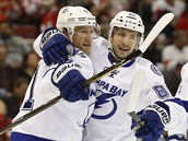 VLDCI NHL. Steven Stamkos s Nikitou Kuerovem na led dominuj a okupuj elo...