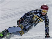 Ester Ledeck v akci na snowboardu