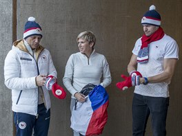 České oblečení pro zimní olympiádu v Pchjongčchangu 2018 představují (zleva)...