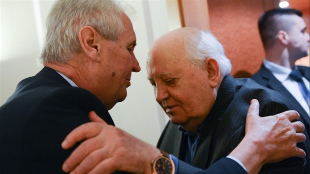 Miloš Zeman se v Moskvě setkal s bývalým sovětským prezidentem Michailem Gorbačovem (22. listopadu 2017)