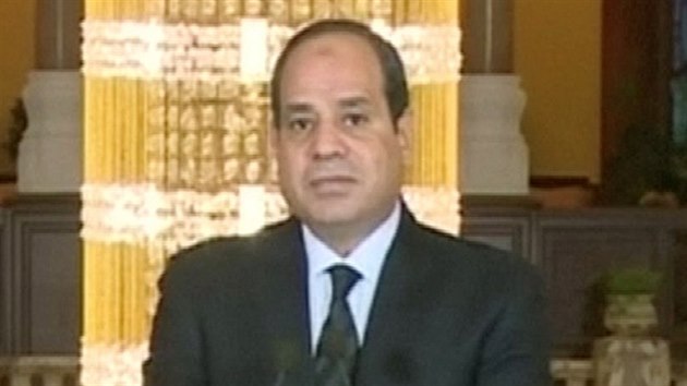 Egyptsk prezident Abdal Fatth Ss po toku na severu SInaje v televizi slbil, e stt na pachatele ude eleznou pst  (24. listopadu 2017)