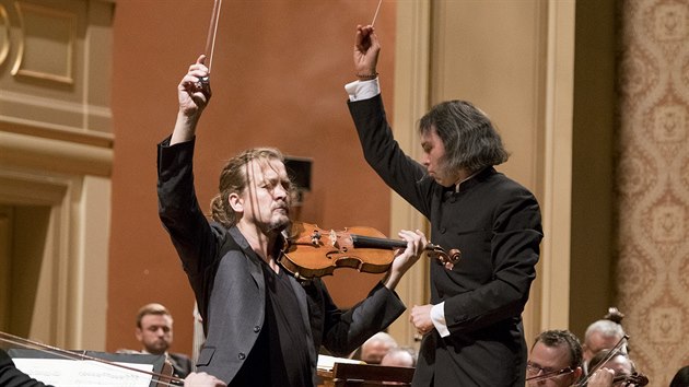 Houslista Christian Tetzlaff a dirigent Vladimir Jurowski přednesli s Českou filharmonií Brahmsův Houslový koncert.