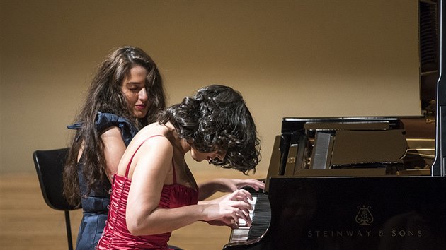 Sourozeneck duo Khatia a Gvantsa Buniatishvili uzavelo Festival Rudolfa Firkunho.