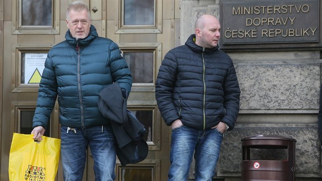 Demonstrace taxikářů před ministerstvem dopravy (24. 11. 2017)