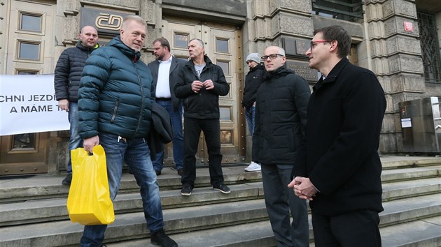 Demonstrace taxikářů před ministerstvem dopravy (24. 11. 2017)