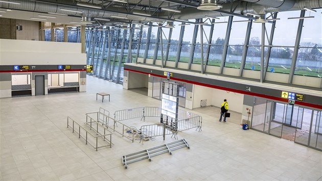 Letištní terminál v Pardubicích těsně před dokončením. (20.11.2017)