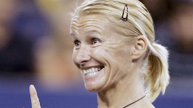 Jana Novotn v utkn s Martinou Navrtilovou na turnaji US Open v New Yorku. (6. z 2007)