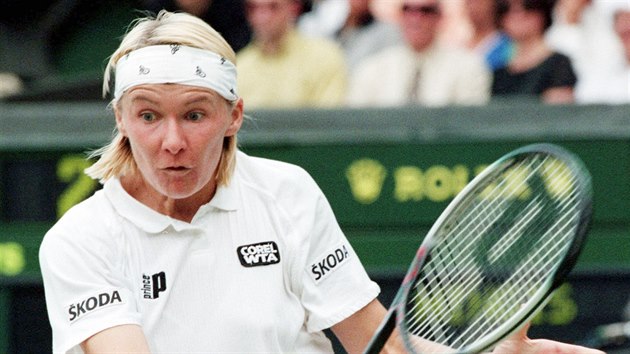 Jana Novotn ve wimbledonskm finlovm utkn s Martinou Hingisovou. (5. ervence 1997)