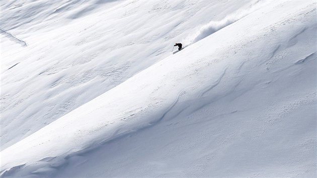 Lyžaři a snowboardisté už sjíždějí ledovec Stubai u západorakouského Neustiftu. (listopad 2017)