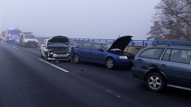 Hromadn nehoda deseti aut uzavela dlnici D6 u Sokolova.