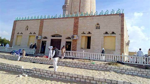 Více než 155 lidí zabili a dalších osm desítek zranili teroristé při útoku v mešitě na severní Sinaji. (24. listopadu 2017)