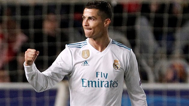 Cristiano Ronaldo z Realu Madrid slav jeden ze svch gl v utkn Ligy mistr na hiti APOEL Niksie.