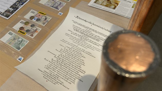 Dokumenty, kter budou uloeny do pamtnch schrnek do makovic na v Staromstsk radnice, byly pedstaveny 21. listopadu v Praze.