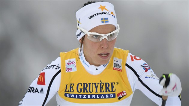 vdsk bkyn na lych Charlotte Kallaov na trati zvodu na 10 km klasickou technikou ve finsk Ruce.