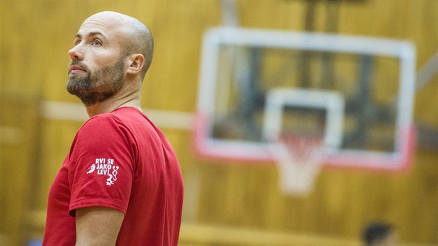 Kondin trenr eskch basketbalist Michal Miejovsk