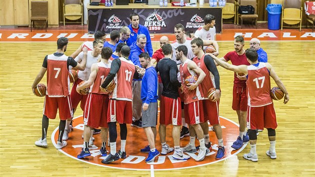 et basketbalist na trninku ped kvalifikac o mistrovstv svta