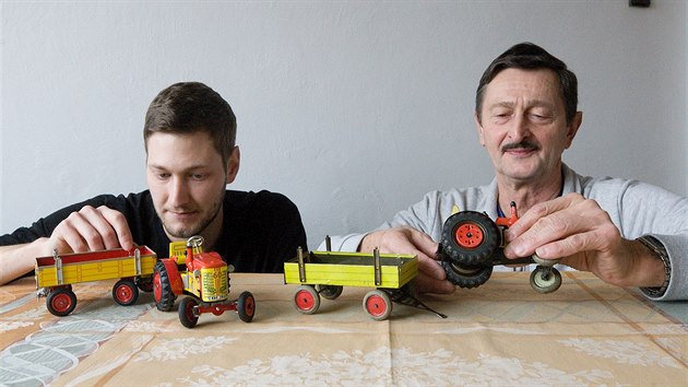 Ve firmě Kovap začínal Lubomír Hošek (vpravo) jako seřizovač. Dnes je jejím jednatelem a vedoucím výroby. A do řemesla zasvětil i svého syna Vojtěcha.