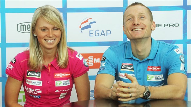 et biatlonist Eva Puskarkov a Ondej Moravec hovo ped startem nov sezony.