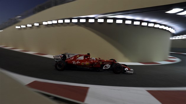 Sebastian Vettel bhem trninku na Velkou cenu Ab Zab